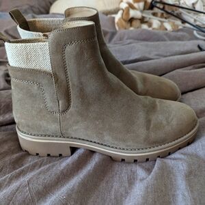 Tan Booties-Fall/spring